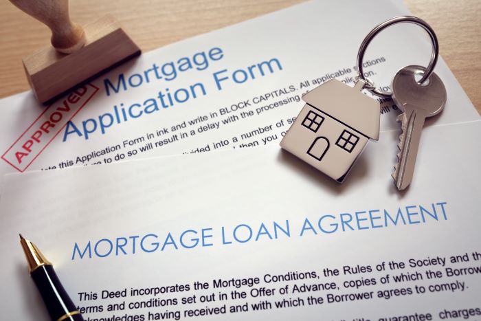 mortgage-application-loan-agreement-and-house-key-P5ATR99.jpg
